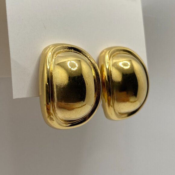 Vintage Gold-Toned Large Clip-on Round Earrings - Picture 3 of 9